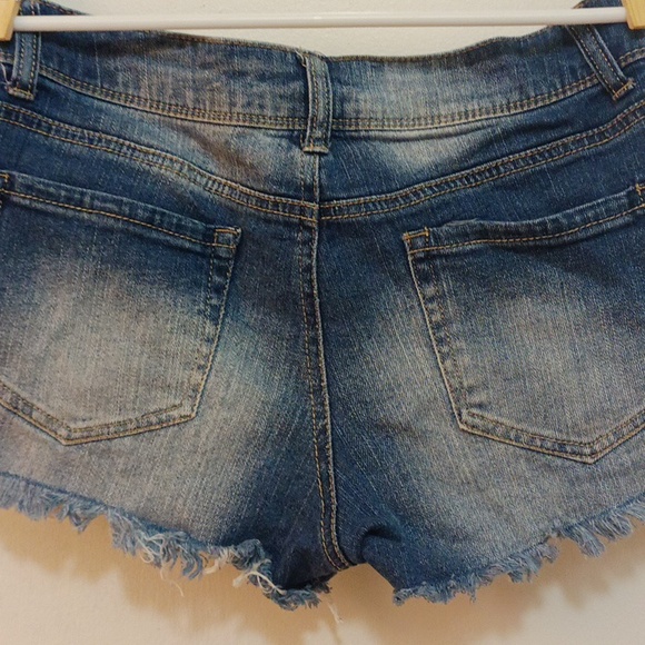 No boundaries denim shorts zipper/button up. Lace apron on front. Size 5 - Picture 6 of 6